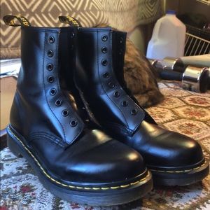 Dr. Martens Women’s Lace Up Boots 🥾